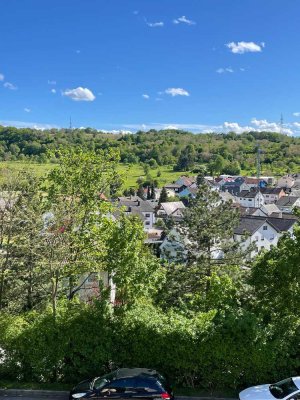 Wunderschöne 3-Zimmer-Wohnung mit Balkon in Keltern