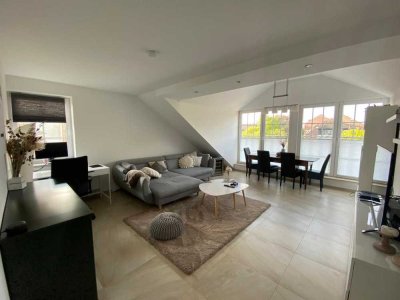 Erstbezug nach Sanierung mit Balkon: stilvolle 2-Zimmer-Penthouse-Wohnung in Neuss