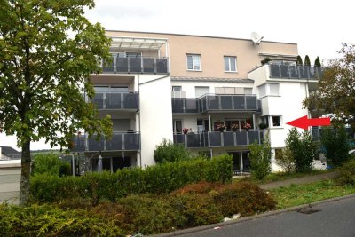 3-Zi.-Wohnung (OG) mit 2 PKW-Stellplätzen (TG + außen)