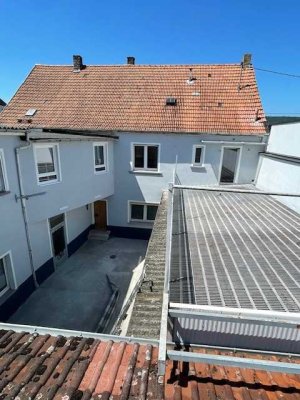 6 Zimmer Wohnung in Büdesheim, zentral Lage mit Dachterrasse und großem Speicher