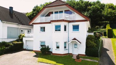 Koblenz 10min: Großzügiges Einfamilienhaus mit ELW
