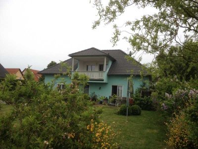 Stillvolle 2-Zimmer-Wohnung mit großer Loggia und Blick ins Grüne