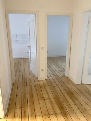 Sanierte 2,5-Zimmer-Wohnung mit Balkon in Düsseldorf-Heerdt