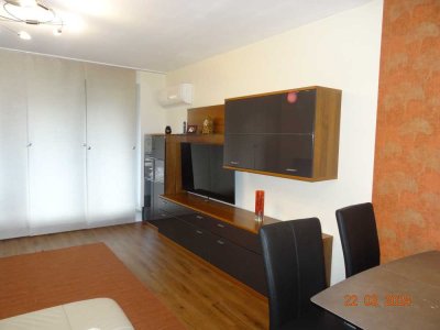 Schön und gepflegte 3-Zimmer-Wohnung mit Balkon und Einbauküche in Krefeld