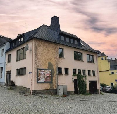 Gepflegtes Einfamilienhaus im Zentrum und Blick über die Stadt