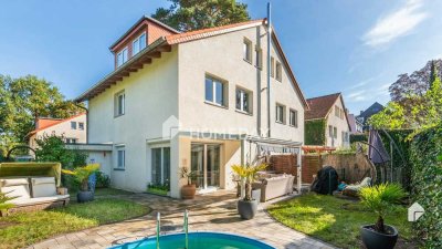 6 Zimmer für die ganze Familie: Doppelhaushälfte mit Pool, Kamin und moderner Einbauküche