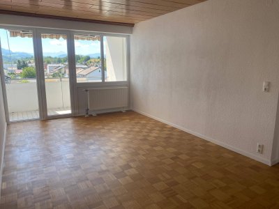 Wohnung mit tollem Ausblick sowie Loggia, Parkplatz und Kellerabteil