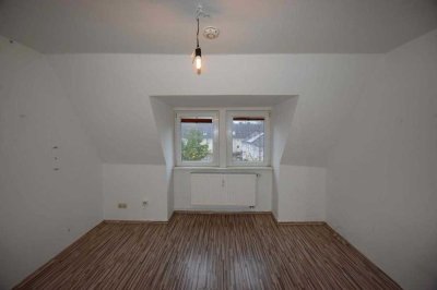 +++ Wohnungsrenovierung läuft! Gemütliche 2-Raum-Dachgeschosswohnung +++