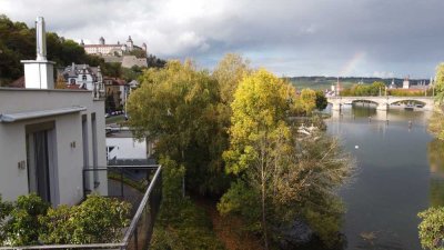 Einzigartige, stadtnahe Penthouse Wohnung direkt am Main mit Festungsblick