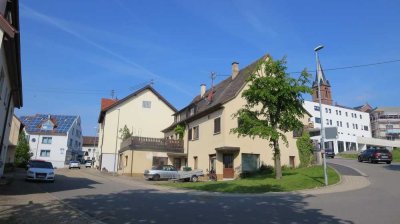 1-Familienhaus mit 4 sep. Wohnungen, je eigener Eingang, für Großfamilie oder als Mietobjekt, privat