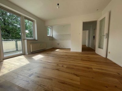 Sofort bezugsfrei : elegante 3- Raumwohnung mit Balkon in Augsburg, Lechhausen-West