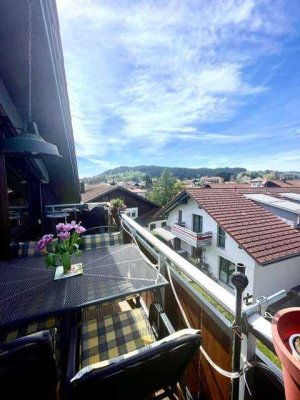 ✨ **Traumhafte Dachgeschosswohnung mit atemberaubendem Bergblick in zentrumsnaher Lage Oberstaufens*