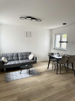 Modernes, möbliertes 1-Zimmer-Apartment mit großem Bad, möblierter Küche, Außenstellplatz