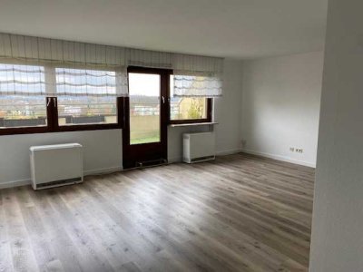 Wunderschöne 5 Zi. Whg. neu renoviert, mit bester Aussichtlage. Nähe Wald