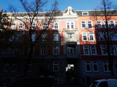 Schöne Altbauwohnung im Schanzenviertel mit Balkon