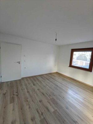 Sehr schöne helle 3,5 Zimmer Wohnung