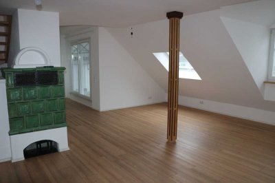 Geschmackvolle 2,5-Raum-Maisonette-Wohnung mit gehobener Innenausstattung mit EBK in Unterhaching