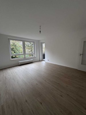 Sanierte 3-Zi.-Wohnung mit Westloggia in Bramfeld