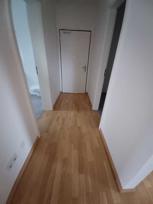 **Geräumige 3-Zimmer-Wohnung im 1. Obergeschoss mit Balkon**