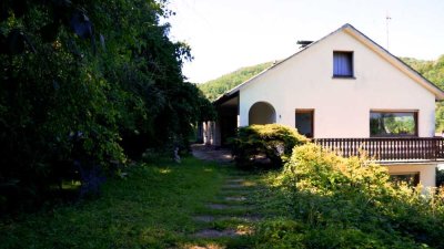 Idyllisches Anwesen in Biedenkopf-Wallau: Vielseitige Nutzungsmöglichkeiten auf 1934 Quadratmetern