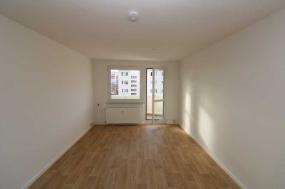 Badewannenkapitän gesucht! Moderne 3RW mit Wanne und Balkon!