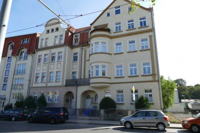 Familienfreundliche Altbauwohnung - Balkon - Zentral - Bahnhofstraße 21