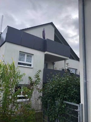 Helle u.  gut geschnittene 3-Zimmer-Wohnung mit Balkon  am Feld in Leonberg-Höfingen