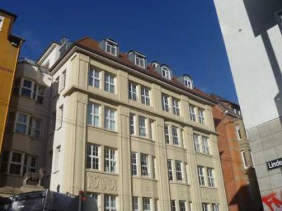 Geschmackvolle 3,5-Zimmer-Loft-Wohnung mit geh. Innenausstattung mit Balkon und EBK in Stuttgart