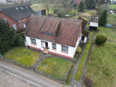 Sanieren oder Abreißen und Neu Bauen – Einfamilienhaus mit Stallgebäude in Stelle