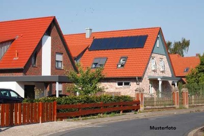 Doppelhaushälfte nebst Garten und Carport