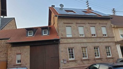 Geräumiges 8-Zimmer-Haus in Mörsfeld mit Werkstatt, Scheune und großem Garten