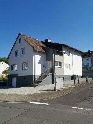 Schöne helle 5-Zimmer Wohnung mit Balkon in ruhiger Lage, perfekt geeignet für die Familie