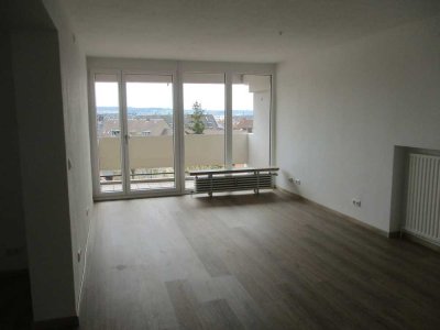 Sehr schöne 3,5-Zimmer-Wohnung mit großer Loggia und herrlichem Ausblick in Weiden-Rehbühl