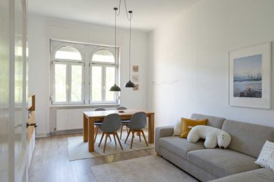 RESERVIERT!!! Dichterviertel: Lichtdurchfluteter Altbau mit PKW-Stellplatz