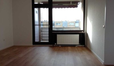 Moers: Gut aufgeteile 3-Zimmerwohnung mit Loggia vollständig renoviert !