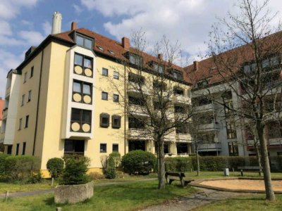 Gepflegte 2-Zimmer-Wohnung mit Balkon und Einbauküche in Erlangen Zentrum