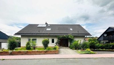 Einfamilienhaus mit Doppelgarage in schöner Lage von Niederaula zu verkaufen