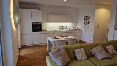 Geschmackvolle 3-Zimmer-Maisonette-Wohnung mit geh. Innenausstattung mit EBK in Frankfurt am Main