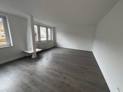 Schöne Altbau 3-Raum Wohnung *XL-Wohnzimmer*Erstbezug nach Sanierung!