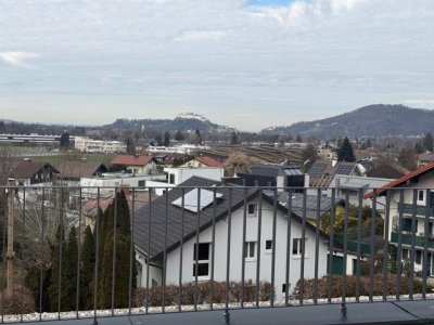 Luxuriöse und aussichtsreiche Penthauswohnung mit Tiefgarage und eigenem Garten (Hanglage)