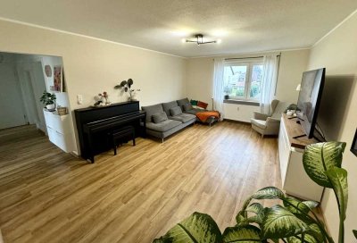 Gemütliche 3,5-Zimmer-Wohnung mit 2 Balkone und schöner Küche sowie Stellplatz