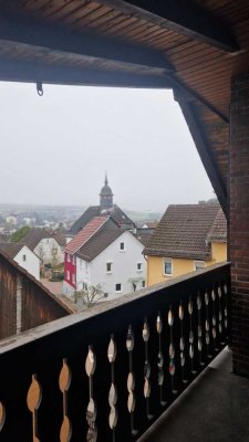 Gemütliche 2-Zimmer-Dachgeschosswohnung mit Balkon und Blick