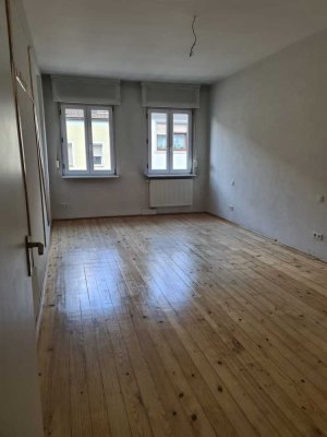 Schöne helle 2. ZM-Wohnung mit Balkon im Herzen von Bruchsal ab 01.12.2024 zu vermieten.