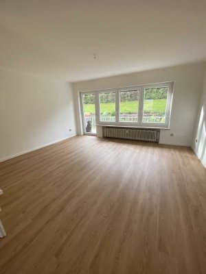 Freundliche 4-Zimmer-Wohnung mit Balkon und Einbauküche in Weiden in der Oberpfalz