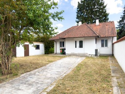 Willkommen im Grünen Paradies: dieser Bungalow mit großem Garten wartet auf Sie!