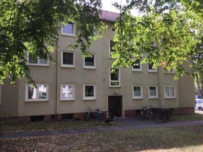 Stopp! Günstige 2-Zimmer-Wohnung mit Terrasse in Stadtnähe