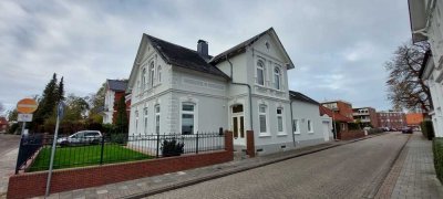 Charmante, hochwertig sanierte Altbauwohnung, 
1. Etage, in Toplage, sucht neuen Mieter.