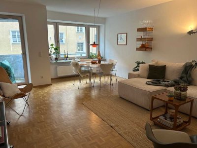 Schwabing - Helle 3-Zimmer Wohnung mit zwei Balkonen und Wohnküche