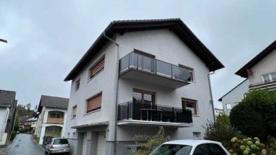 Gepflegte Wohnung in 2 Familienhaus, großer Balkon, Küchenzeile & Garage in Schmitten-Seelenberg