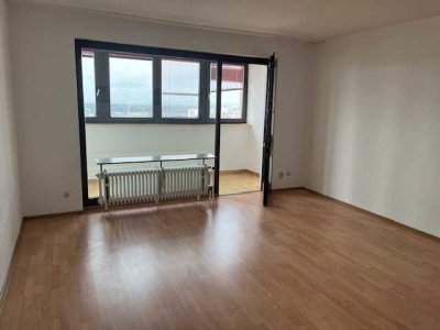 Gemütliche 2-Zimmer-ETW mit großer verglaster Loggia in gepflegter Wohnanlage!